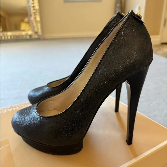 Michael Kors Black Gideon Pump - Picture 6 of 8